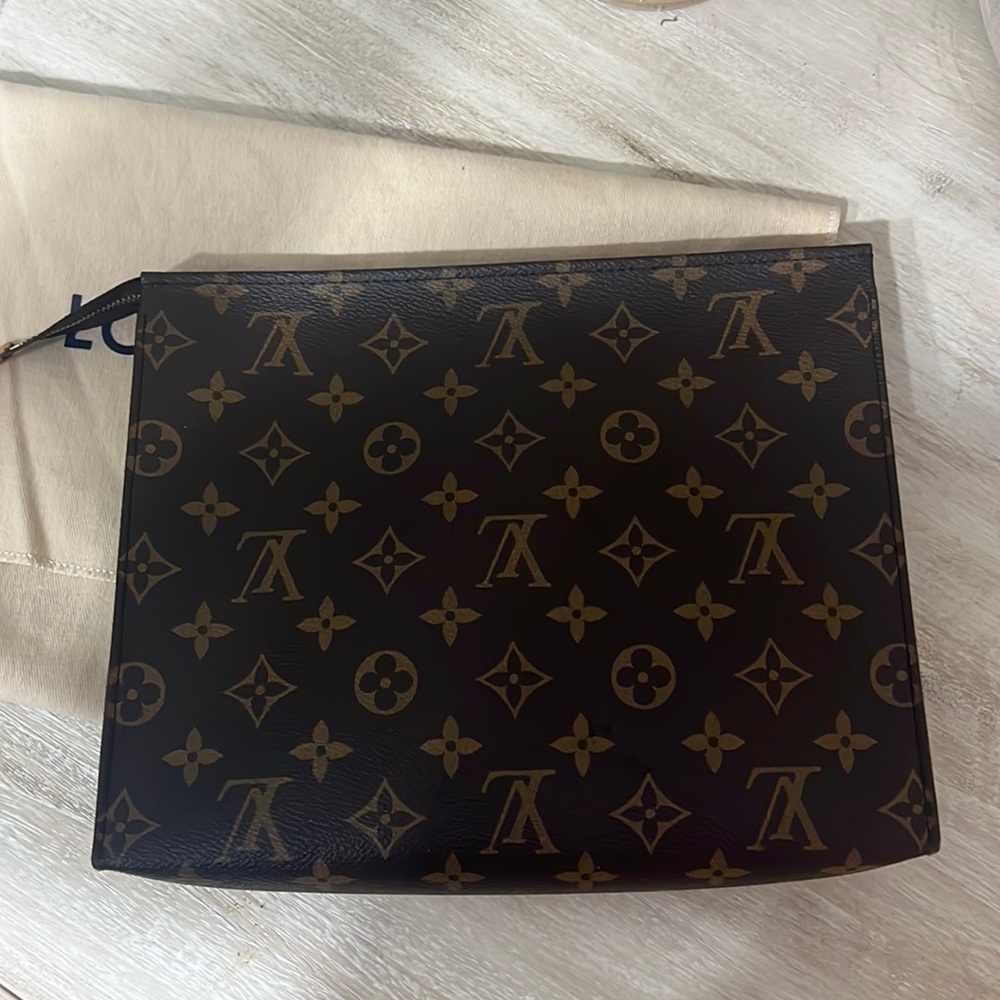 Louis Vuitton Toiletry Monogram Pouch 26